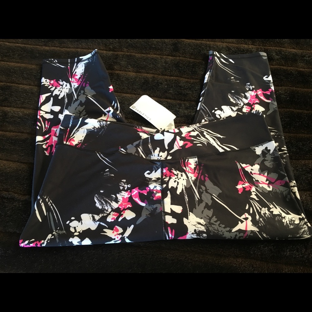 Womens Fabletics 3x (22) workout capris